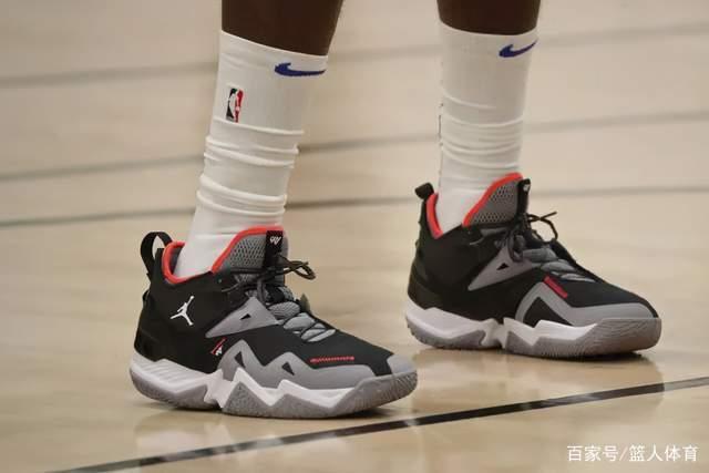 莱万本赛季18战20球 联赛15球傲视五大联赛