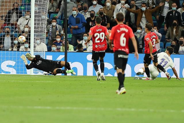 萨林杰31+15深圳2-1北控晋级八强 陈国豪30+9